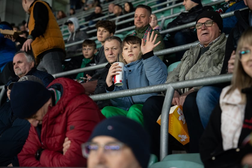 Kibice na meczu Śląska z Widzewem (2 marca 2024) na Tarczyński Arenie